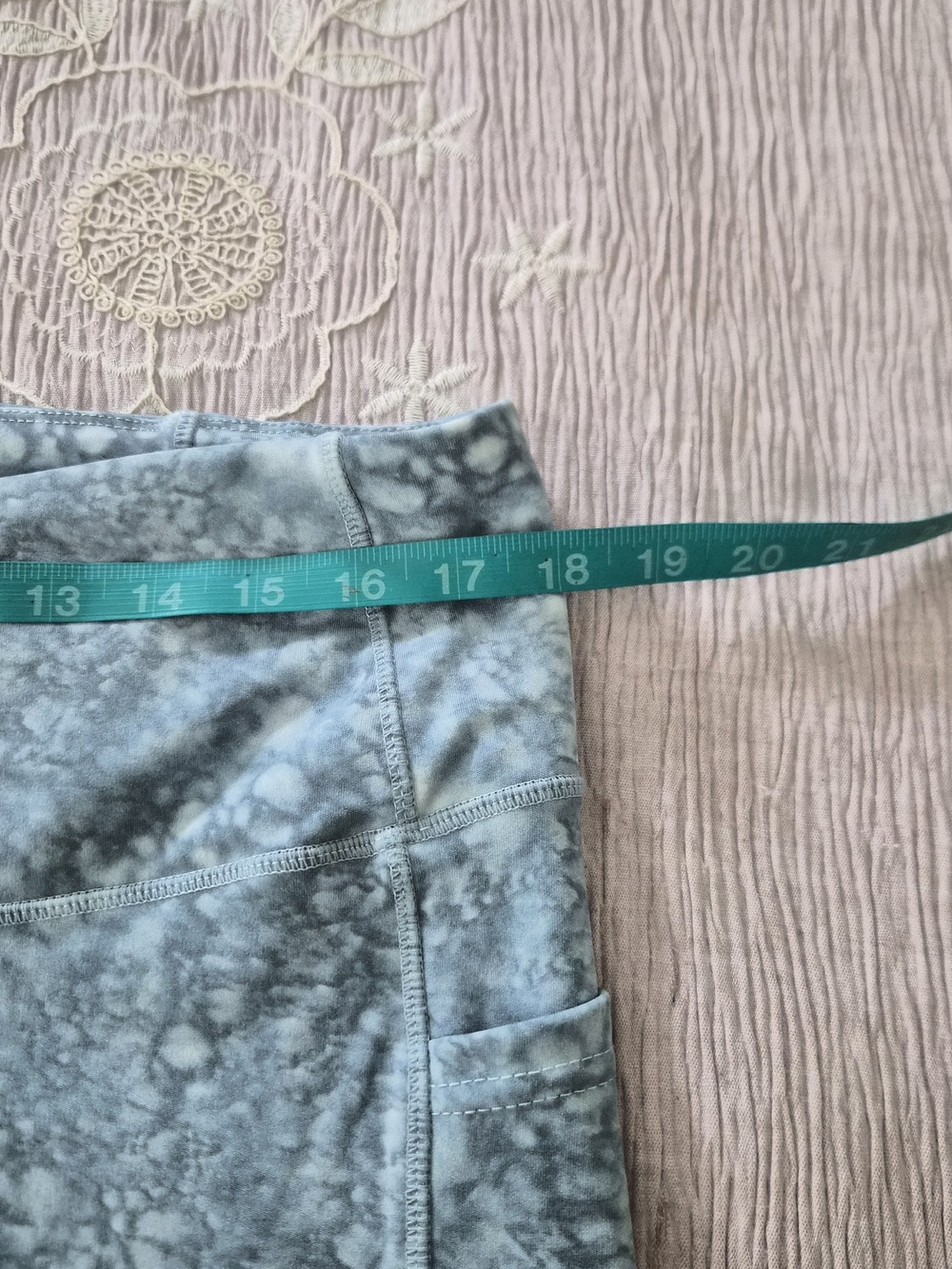Marissa Olivia Blue Gray Marble Print Capri Leggings Size 2X with Pockets - Picture 4 of 11